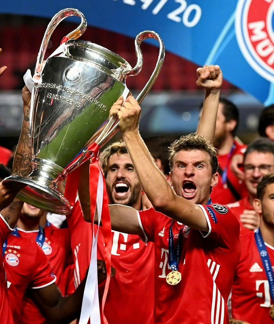 法国横扫拜仁，穆勒扛起全队