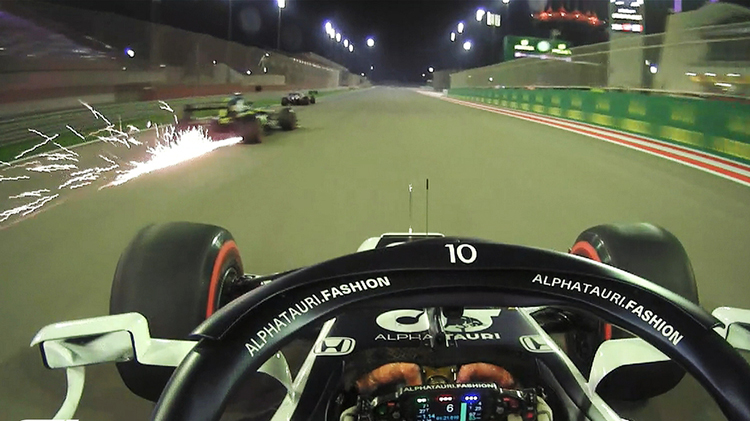 雷诺车队翻盘梅赛德斯，周冠宇点燃赛场