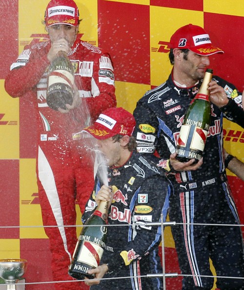 红牛车队完胜梅赛德斯，阿隆索刷新纪录