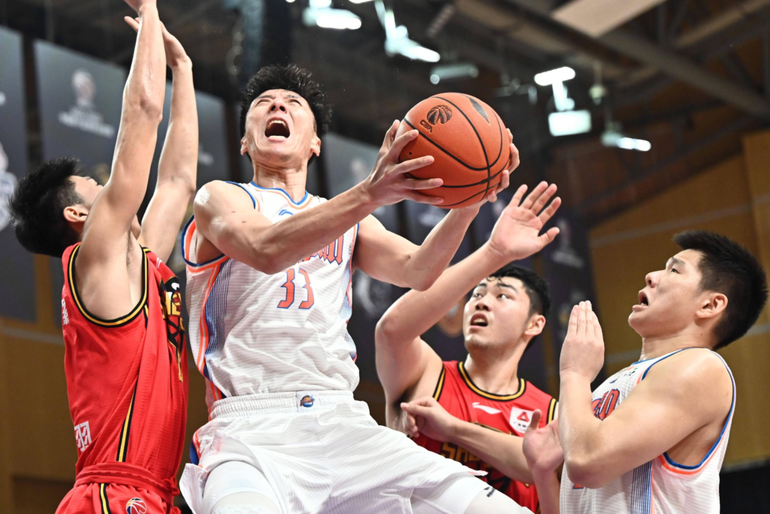 吉林队险胜山西队，易建联扛起全队