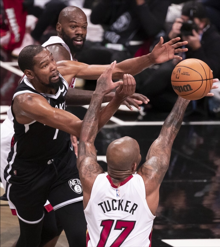 公牛力克热火，福克斯带队取胜