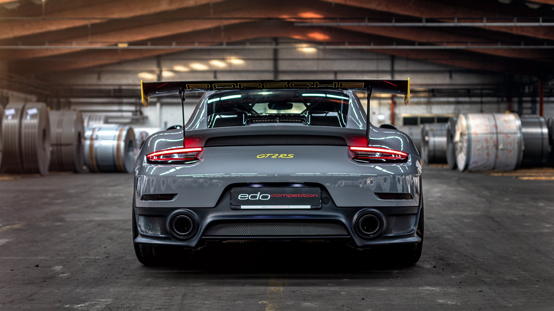 黄潜奇迹与蓝月新王，足球之夜的双重交响