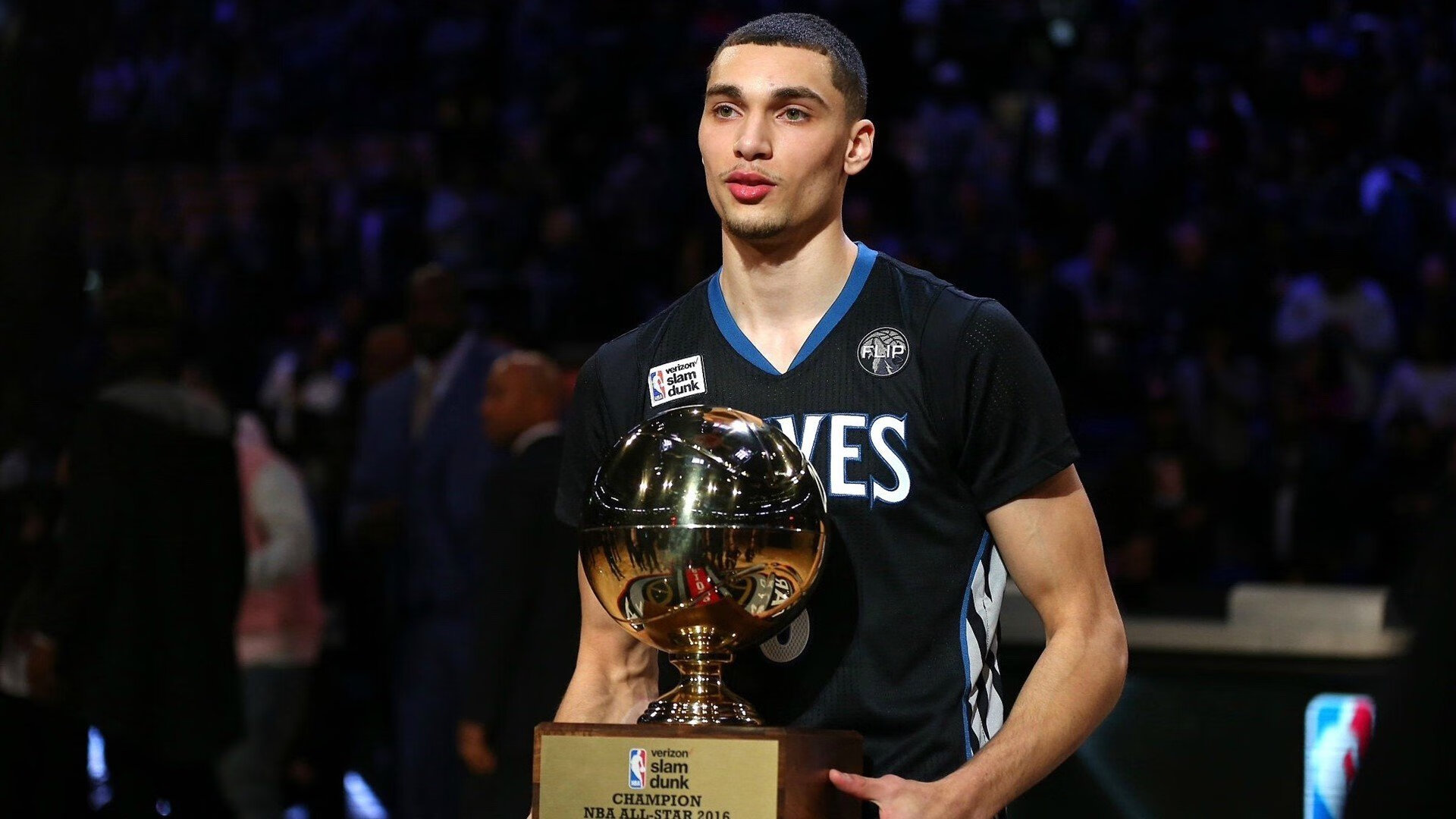 布克完美发挥撕裂防线,火箭升空却难敌湖人双星闪耀