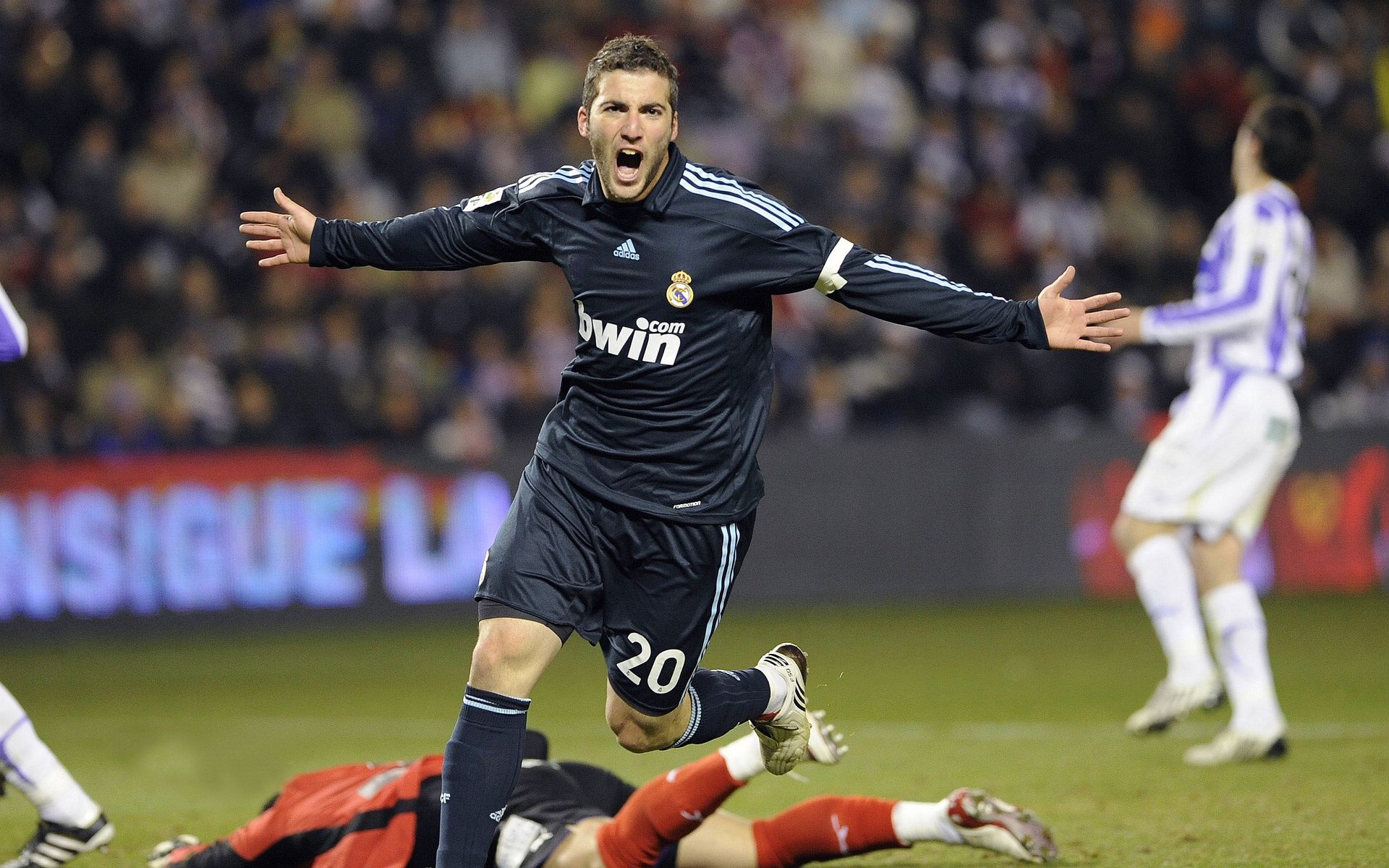 乔治神兵天降，魔术师般戏耍猛龙防线