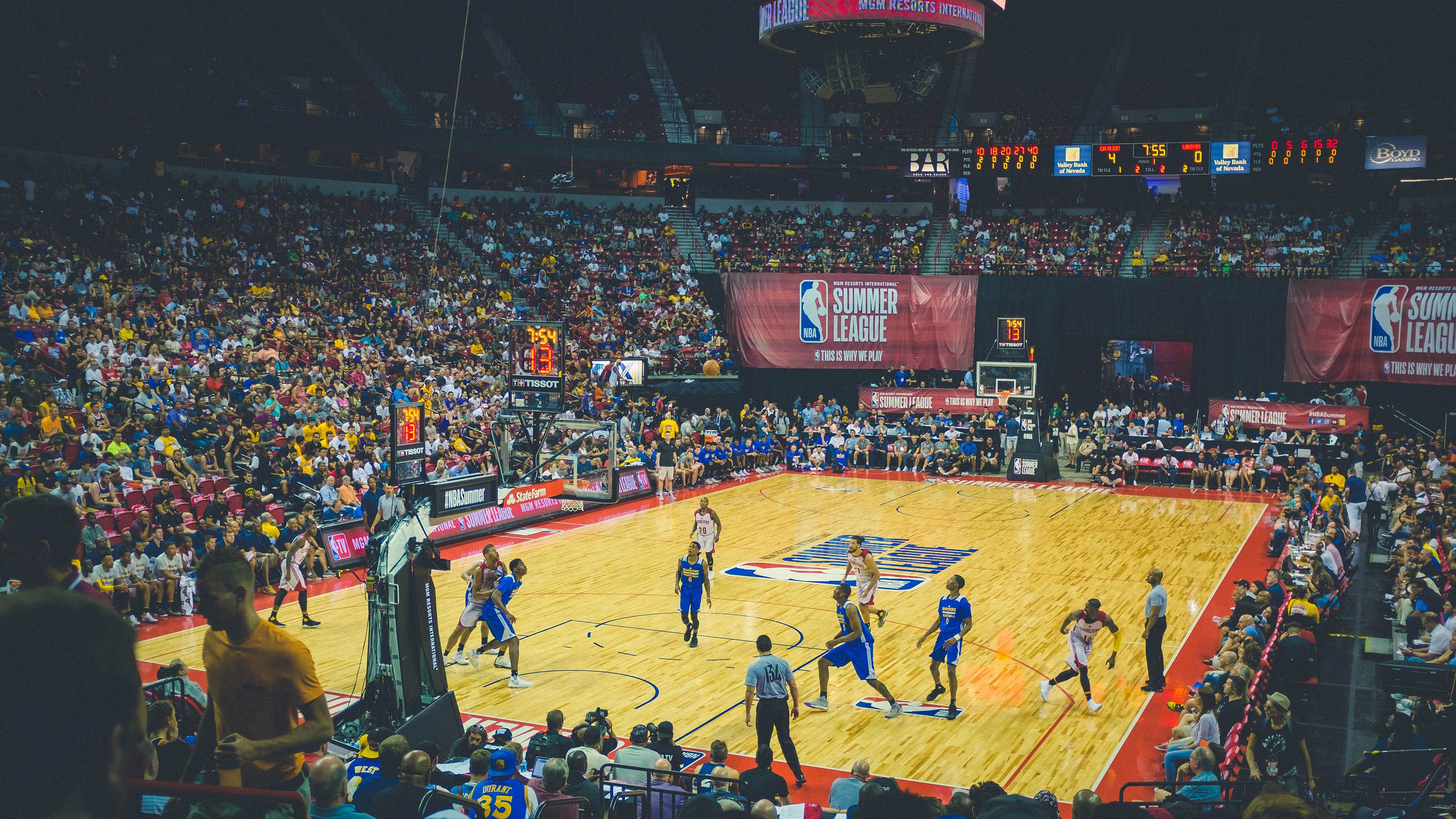 紫金王朝的北京时刻,当东方铁骑冲垮湖人,克莱在重压下完成涅槃